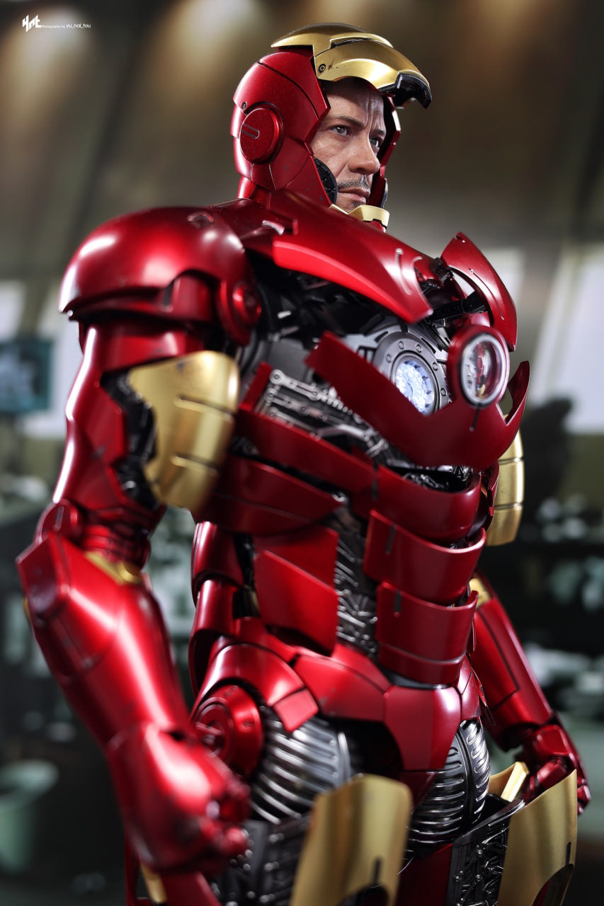 🔥Hot Toys MMS825D72B Iron Man 1/6th scale Iron Man Mark III (Armor Suit Up Version) Collectible Figure Special Edition