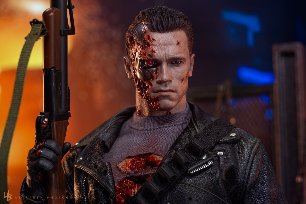 🔥Hot Toys DX46 Terminator 2: Judgment Day T-800 (Battle Damaged Version 2.0) 1/6th scale Collectible Figure