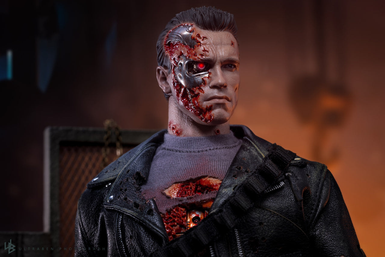 🔥Hot Toys DX46 Terminator 2: Judgment Day T-800 (Battle Damaged Version 2.0) 1/6th scale Collectible Figure