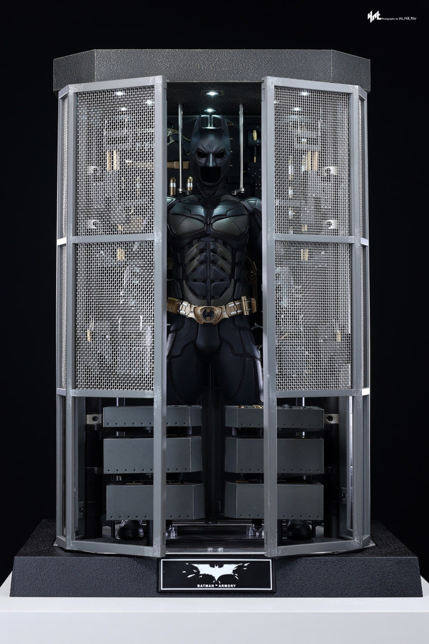🔥Hot Toys MMS750 Batman The Dark Knight - 1/6th scale Batman Armory with Bruce Wayne (2.0) Collectible Set