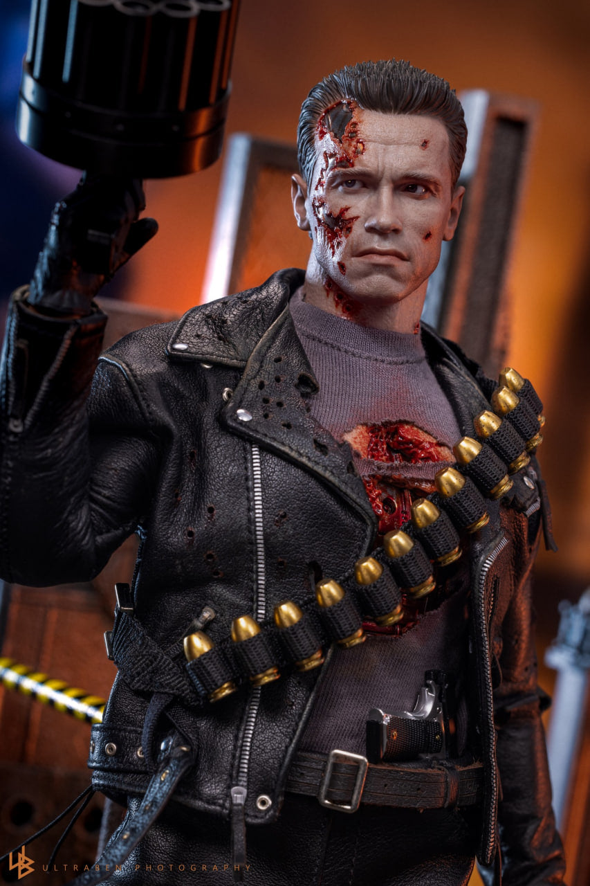 🔥Hot Toys DX46 Terminator 2: Judgment Day T-800 (Battle Damaged Version 2.0) 1/6th scale Collectible Figure