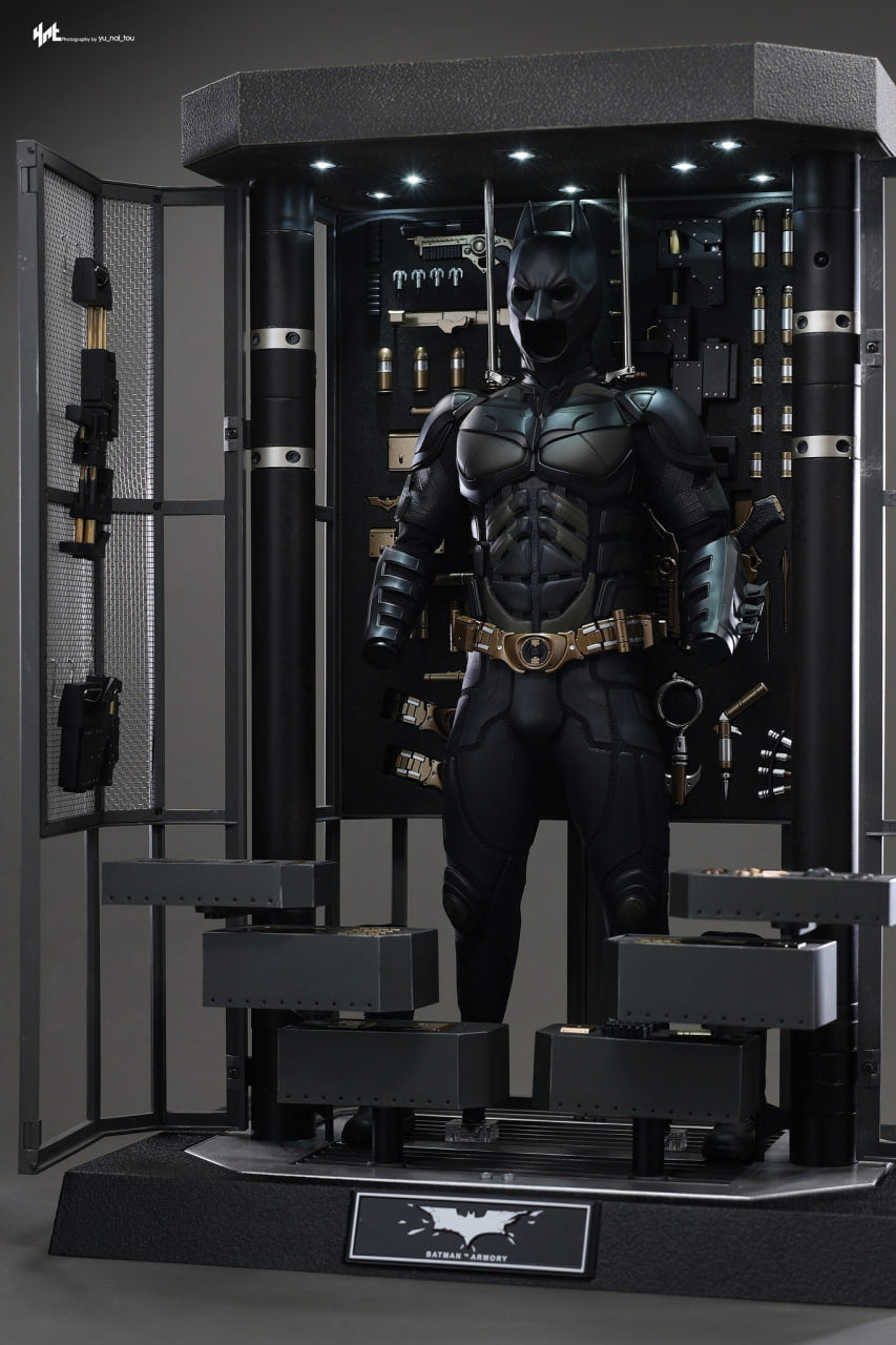 🔥Hot Toys MMS750 Batman The Dark Knight - 1/6th scale Batman Armory with Bruce Wayne (2.0) Collectible Set