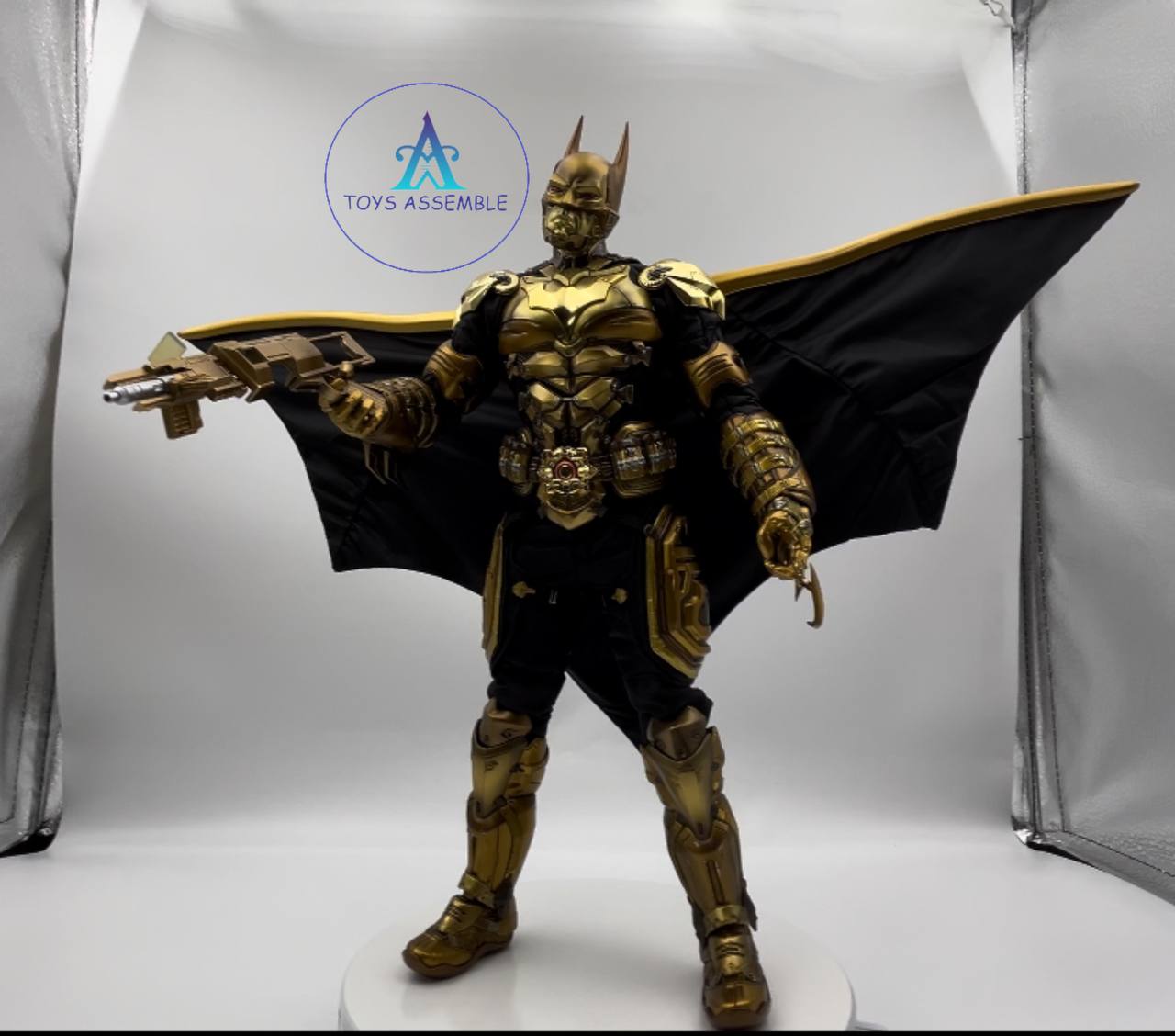 Hot Toys VGM64 Batman Arkham Knight 1/6th scale Batman Beyond (Black & Gold Version) Collectible Figure Exclusive Limited Edition