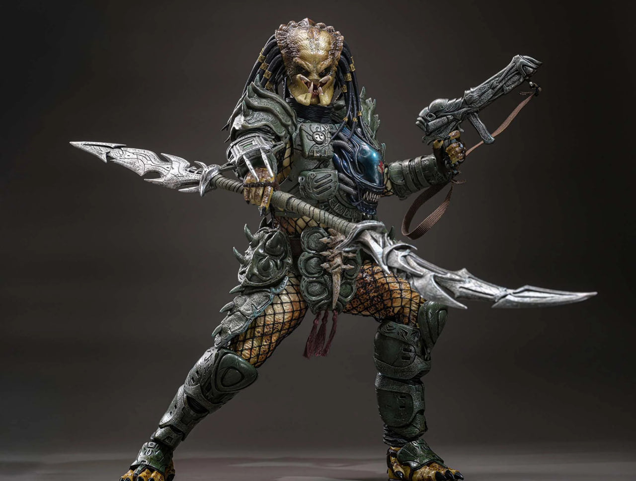 Preorder🔥Hot Toys CMS029B Predator 1/6th scale Broken Tusk Predator Collectible Figure (Special Edition)