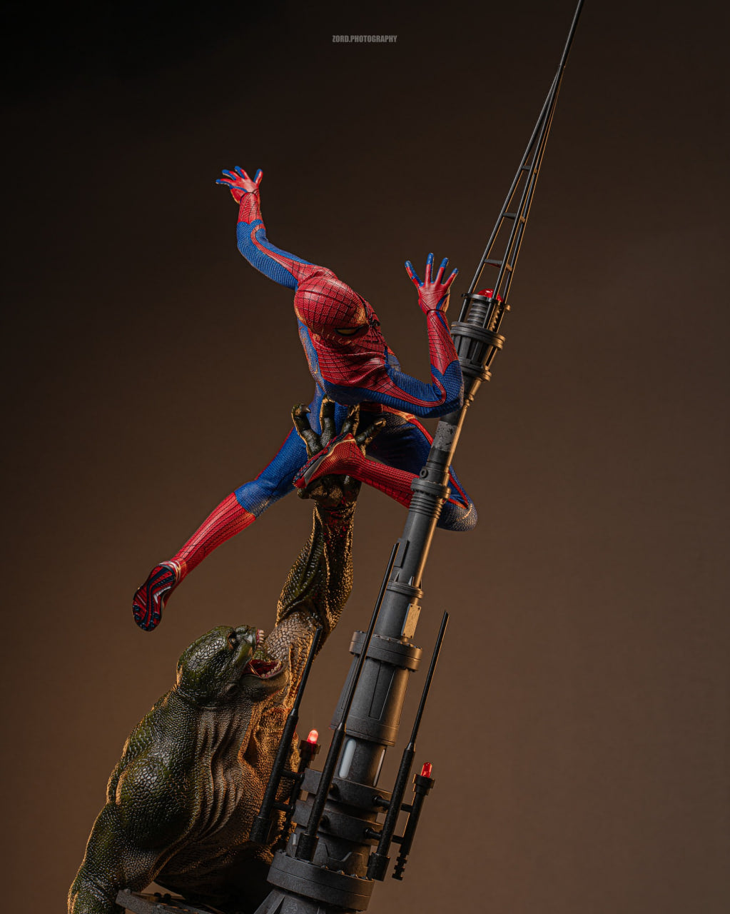 🔥Hot Toys MMS772 MMS772B The Amazing Spider-Man 1/6th Scale The Amazing Spider-Man Collectible Figure (Deluxe Version) (Deluxe & Special Edition)