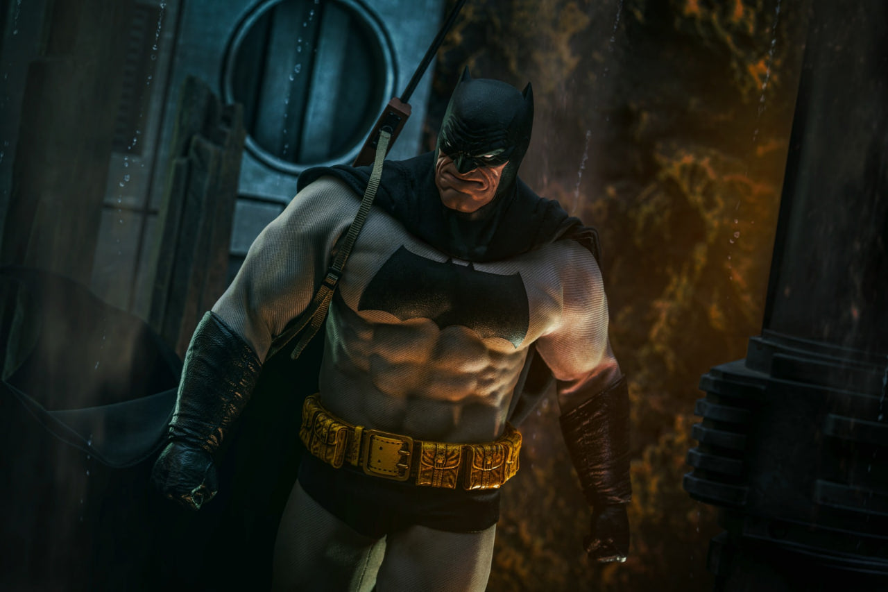 READY🔥Hot Toys CMS024 DC Comic Batman The Dark Knight Returns Batman 1/6 Scale Collectible Figure