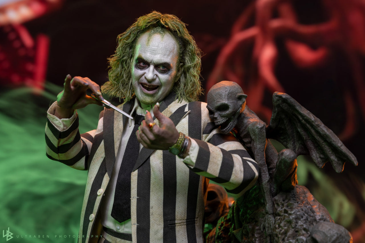 READY🔥Hot Toys MMS767 Beetlejuice 1/6th scale Beetlejuice Collectible Figure