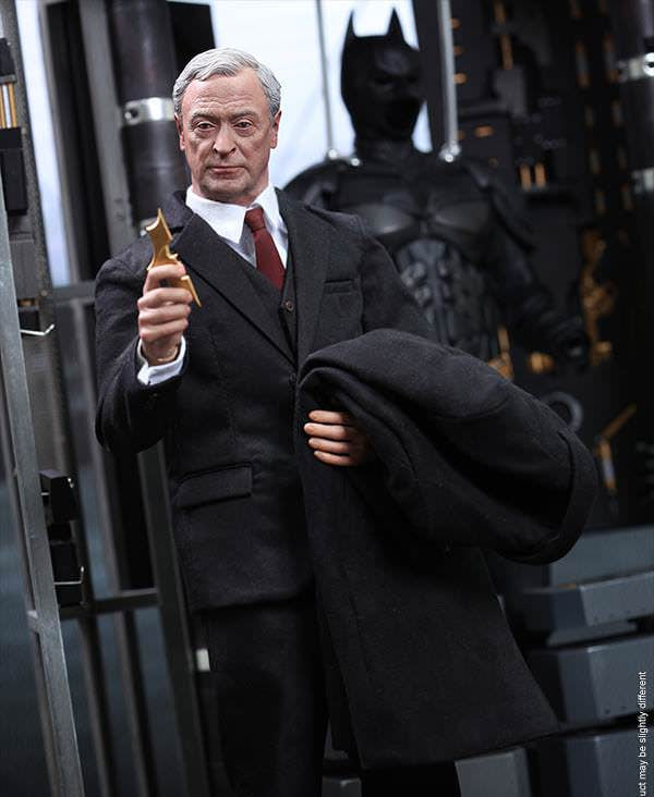 READY🔥Hot Toys MMS235 THE DARK KNIGHT 1/6 BATMAN ARMORY WITH ALFRED PENNYWORTH