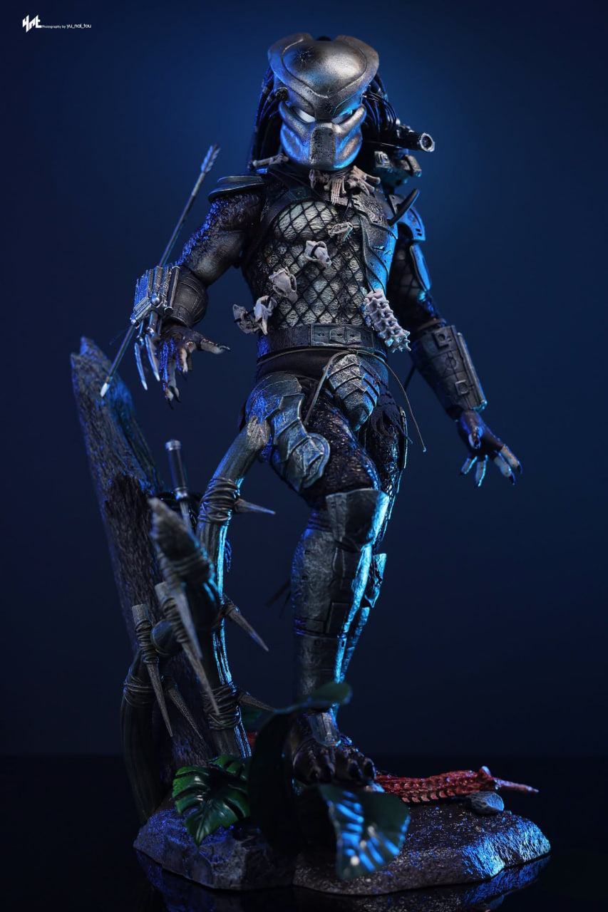 🔥Hot Toys MMS817 Predator Predator (2.0) 1/6th scale Collectible Figure (Deluxe Version)