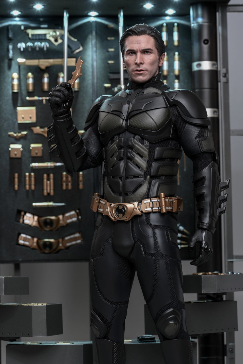 🔥Hot Toys MMS750 Batman The Dark Knight - 1/6th scale Batman Armory with Bruce Wayne (2.0) Collectible Set