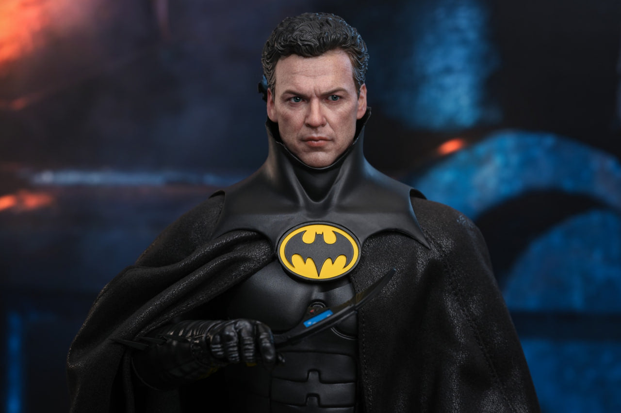 READY🔥Hot Toys MMS770 Batman Returns 1/6th scale Batman Collectible Figure (Deluxe Version)