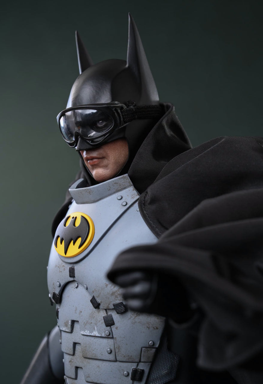 READY🔥Hot Toys MMS897 The Flash - Batman (Arctic Suit) 1/6th Collectible Figure [Hot Toys Exclusive]