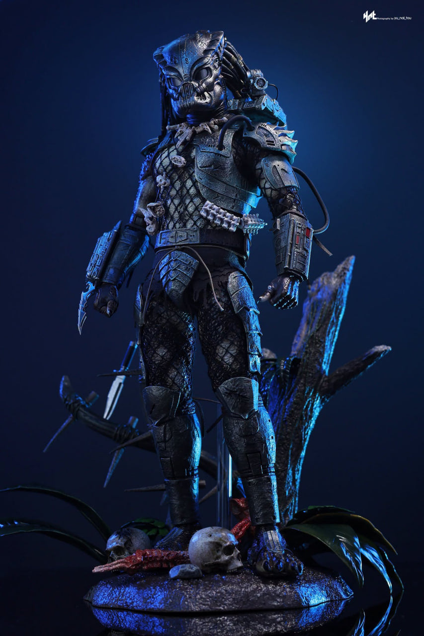 🔥Hot Toys MMS817 Predator Predator (2.0) 1/6th scale Collectible Figure (Deluxe Version)