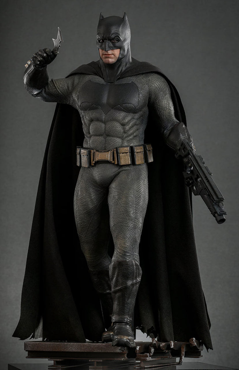 READY🔥Hot Toys MMS731 Batman v Superman: Dawn of Justice - 1/6th scale Batman (2.0) Collectible Figure (Regular Version)