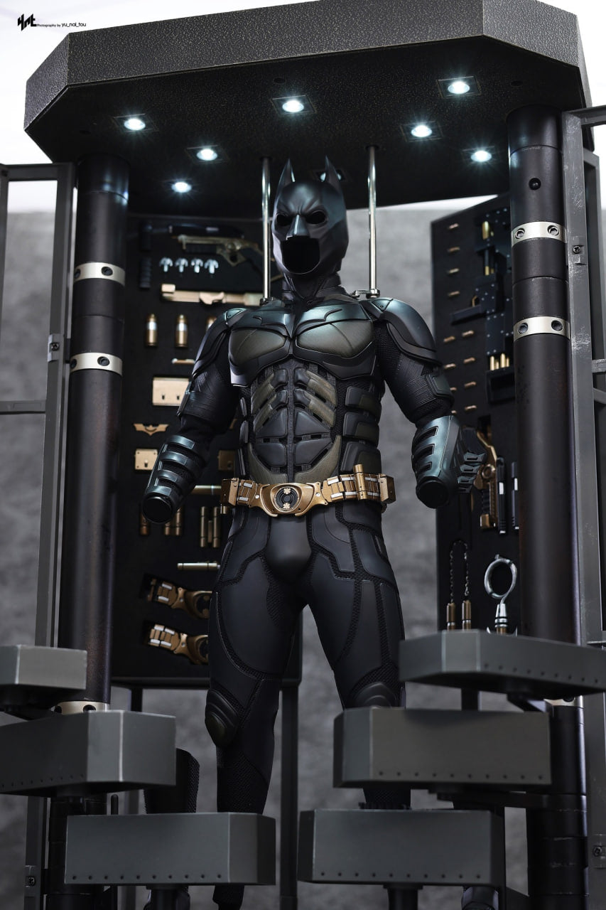 🔥Hot Toys MMS750 Batman The Dark Knight - 1/6th scale Batman Armory with Bruce Wayne (2.0) Collectible Set
