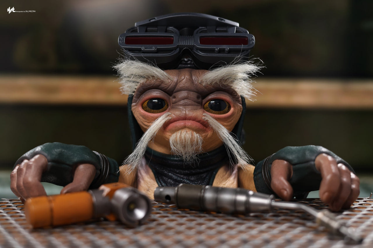 🔥Hot Toys LMS017 Star Wars: The Mandalorian & Grogu - Anzellan Droidsmith Life-Size Collectible Figure