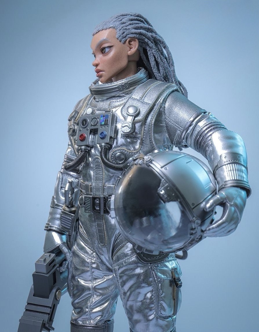 READY🔥Hot Toys AMC041 Brothersfree x Hot Toys Space Worker Baby (Brothersfree 25th Silver Galaxy Version) 1/6th scale Collectible Figure