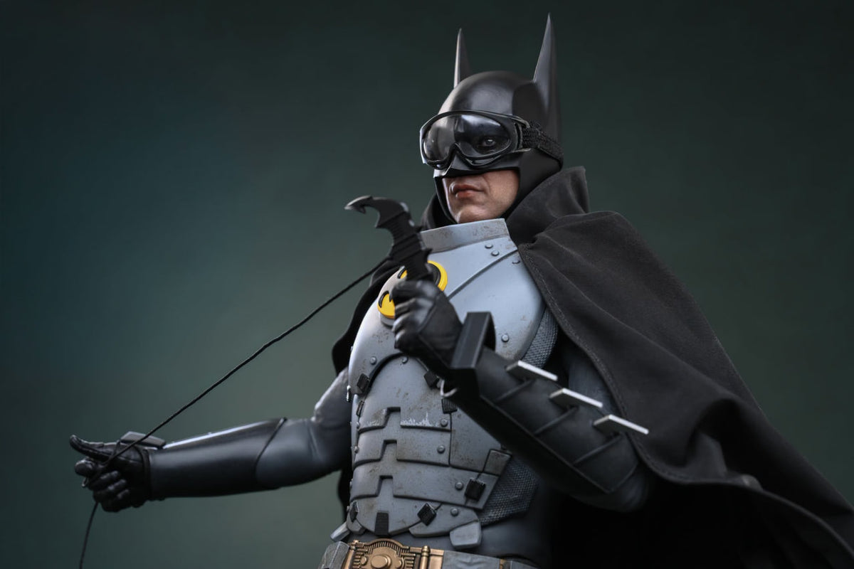 READY🔥Hot Toys MMS897 The Flash - Batman (Arctic Suit) 1/6th Collectible Figure [Hot Toys Exclusive]