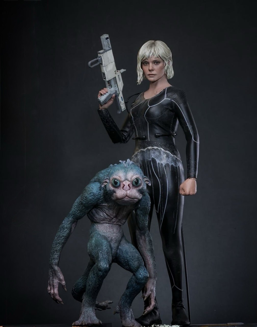 Preorder🔥Hot Toys MMS900 Predator: Badlands Thia & Bud 1/6th scale Collectible Set
