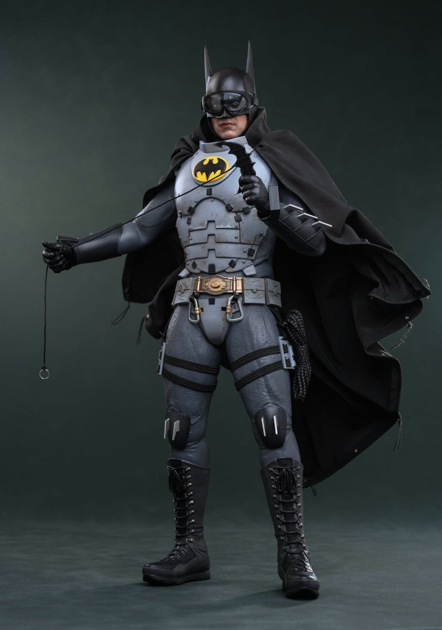 READY🔥Hot Toys MMS897 The Flash - Batman (Arctic Suit) 1/6th Collectible Figure [Hot Toys Exclusive]
