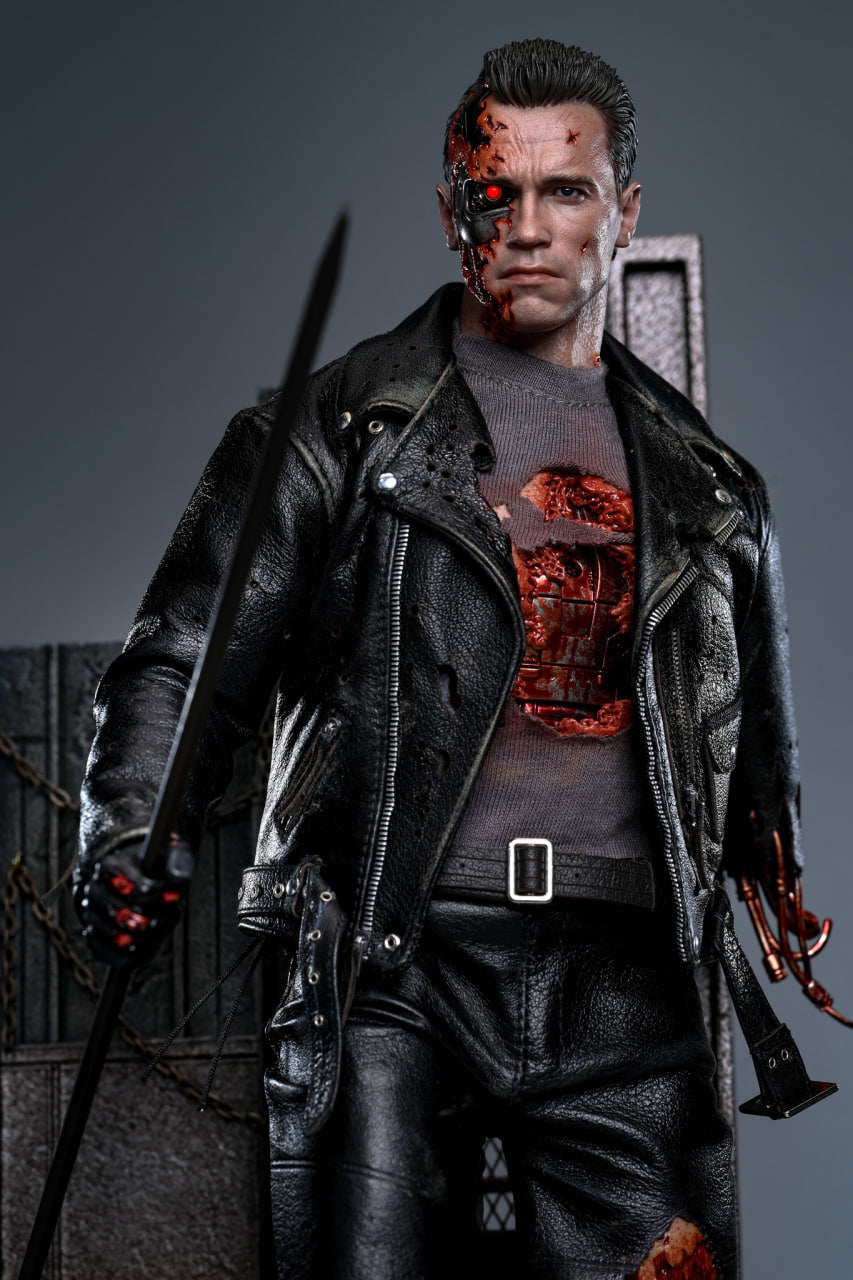 🔥Hot Toys DX46 Terminator 2: Judgment Day T-800 (Battle Damaged Version 2.0) 1/6th scale Collectible Figure