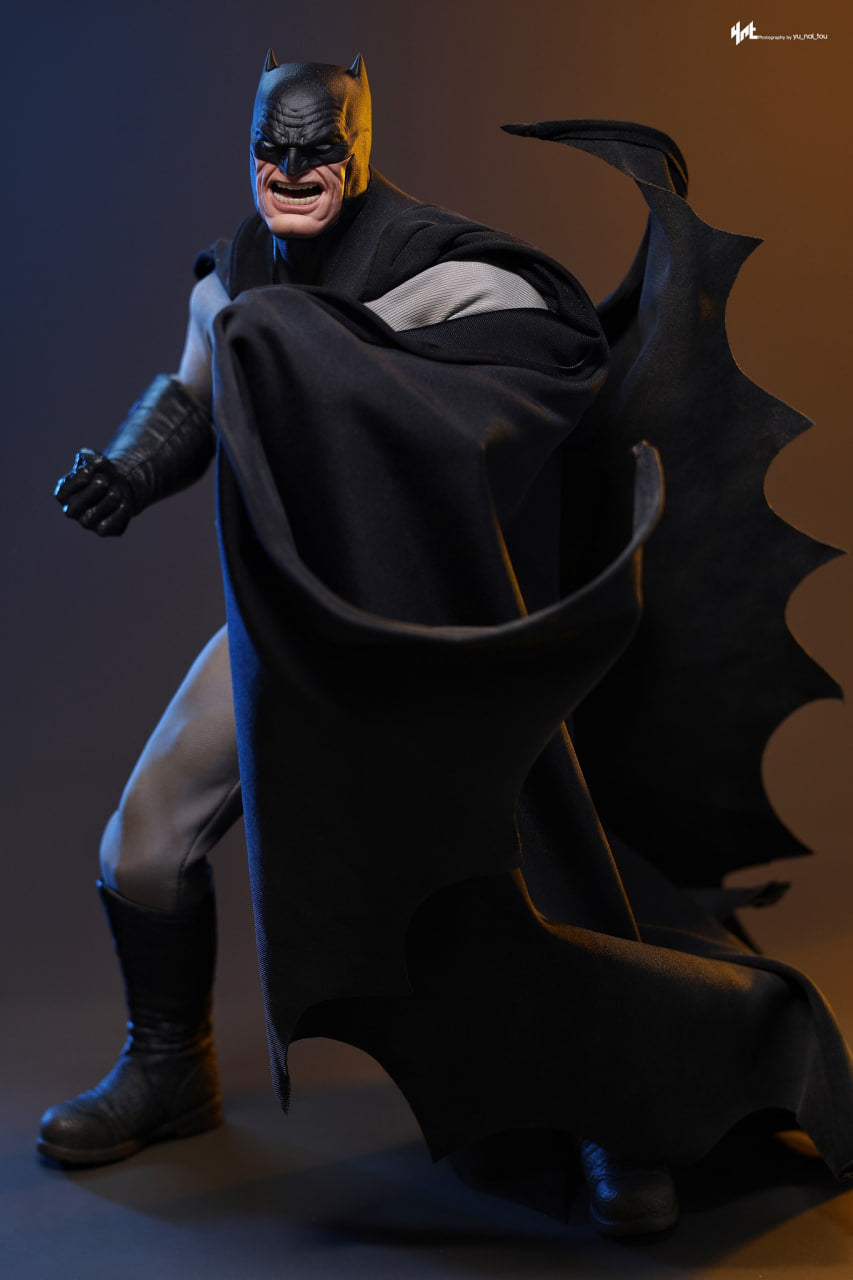 READY🔥Hot Toys CMS024 DC Comic Batman The Dark Knight Returns Batman 1/6 Scale Collectible Figure