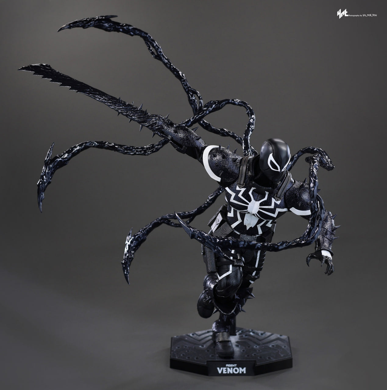 READY🔥Hot Toys CMS025 Marvel Comics 1/6th scale Agent Venom Collectible Figure