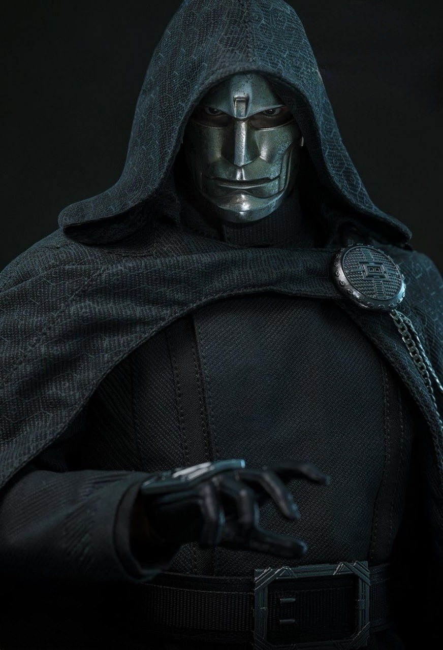 🔥Hot Toys MMS902 Avengers: Doomsday Victor Von Doom [Hot Toys Exclusive] 1/6th scale Collectible Figure