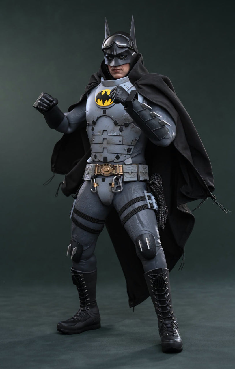 READY🔥Hot Toys MMS897 The Flash - Batman (Arctic Suit) 1/6th Collectible Figure [Hot Toys Exclusive]