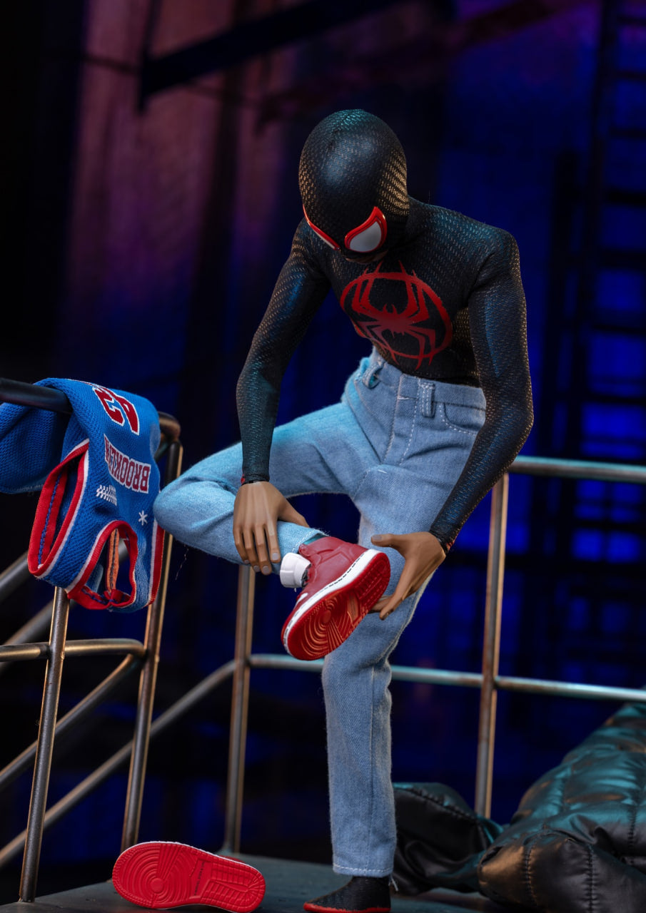 READY🔥Hot Toys MMS710B Spider-man: Across The Spiderverse – Miles Morales 1/6 Scale Collectible Figure (Rebel Base Exclusive)