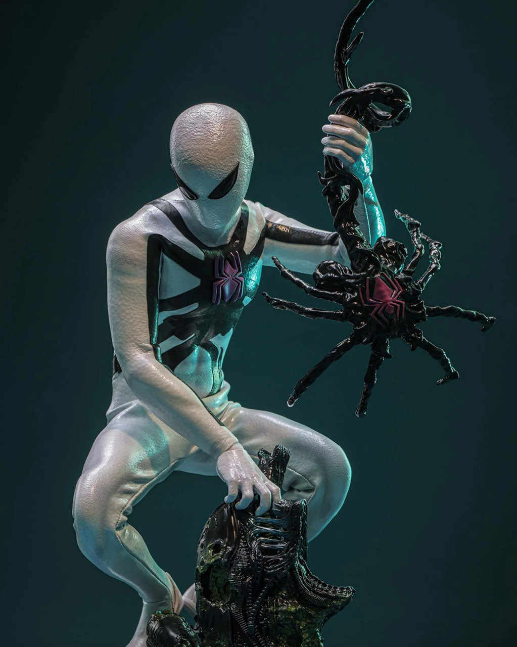 Preorder🔥Hot Toys CMS027 Aliens Vs. Avengers 1/6th scale Miles Morales (Aliens Vs. Avengers Suit) Collectible Figure [Hot Toys Exclusive]
