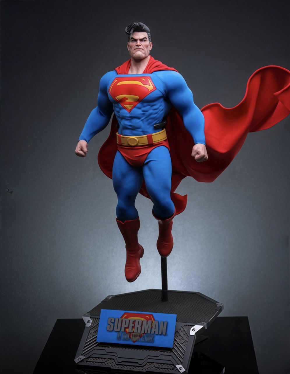 Preorder🔥Hot Toys CMS032 Batman: The Dark Knight Returns - 1/6th scale Superman Collectible Figure