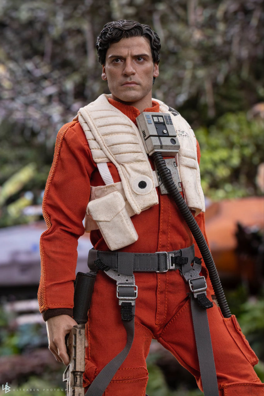 READY🔥Hot Toys MMS806 Star Wars The Force Awakens 1/6th scale Poe Dameron Collectible Figure