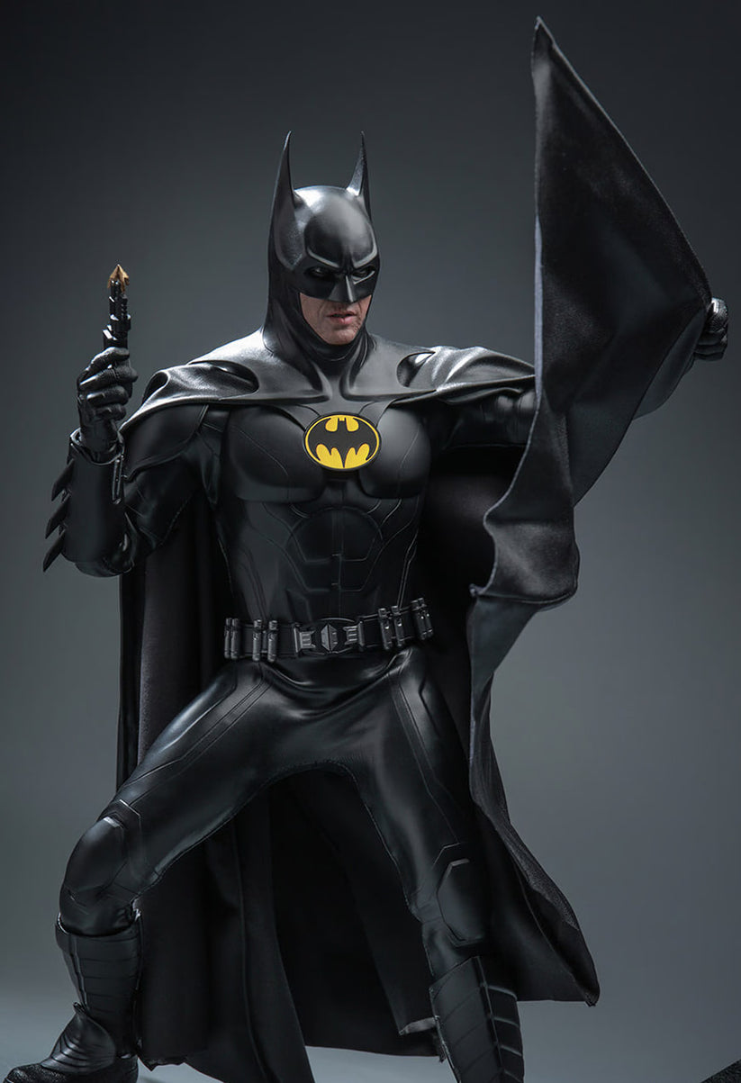 READY🔥Hot Toys MMS712 The Flash – Batman (Modern Suit) 1:6th Scale Col ...