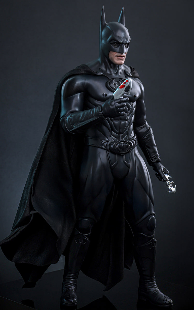 Preorder🔥Hot Toys MMS786 Batman & Robin 1/6th scale Batman Collectible Figure