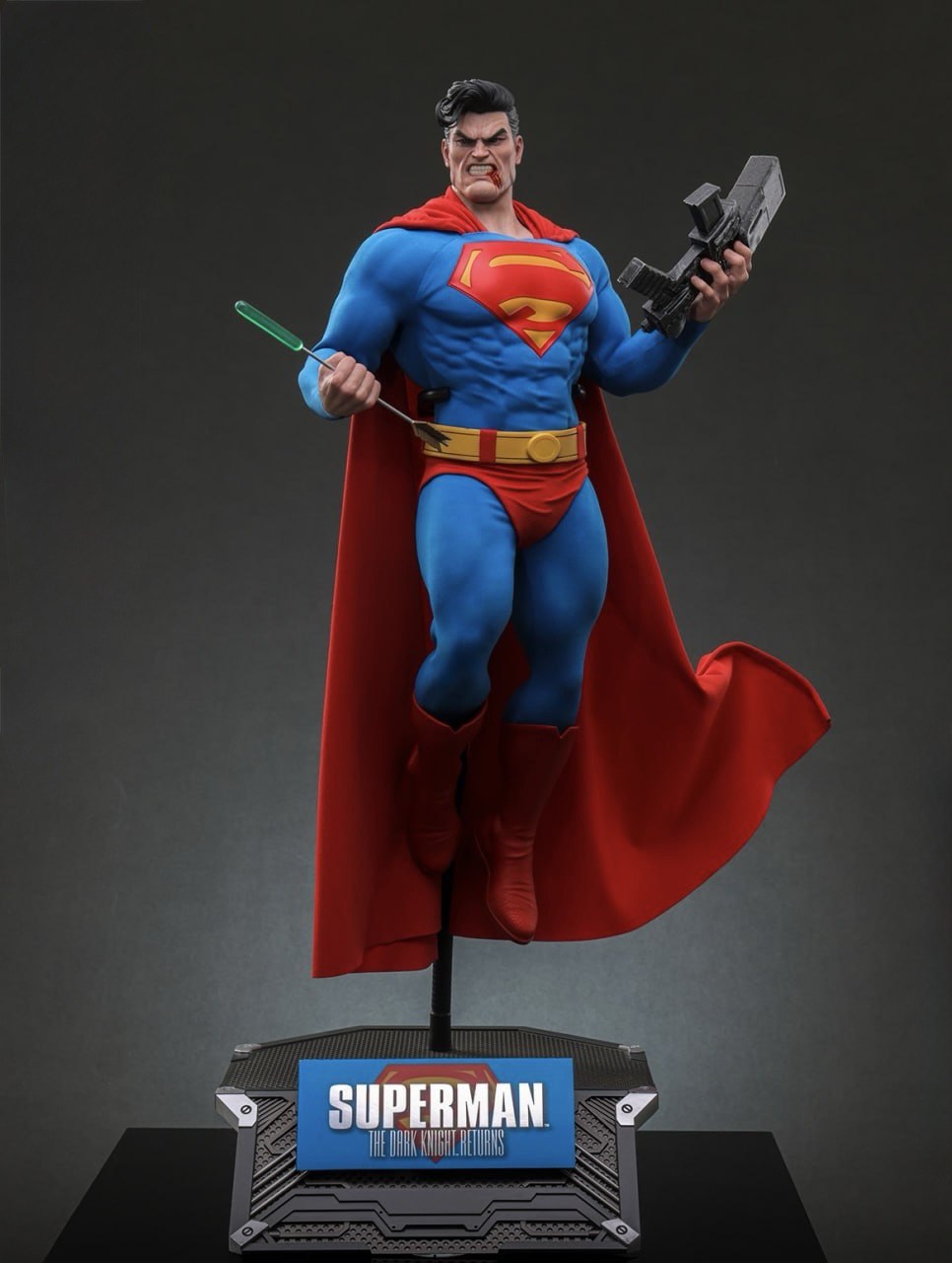 Preorder🔥Hot Toys CMS032 Batman: The Dark Knight Returns - 1/6th scale Superman Collectible Figure