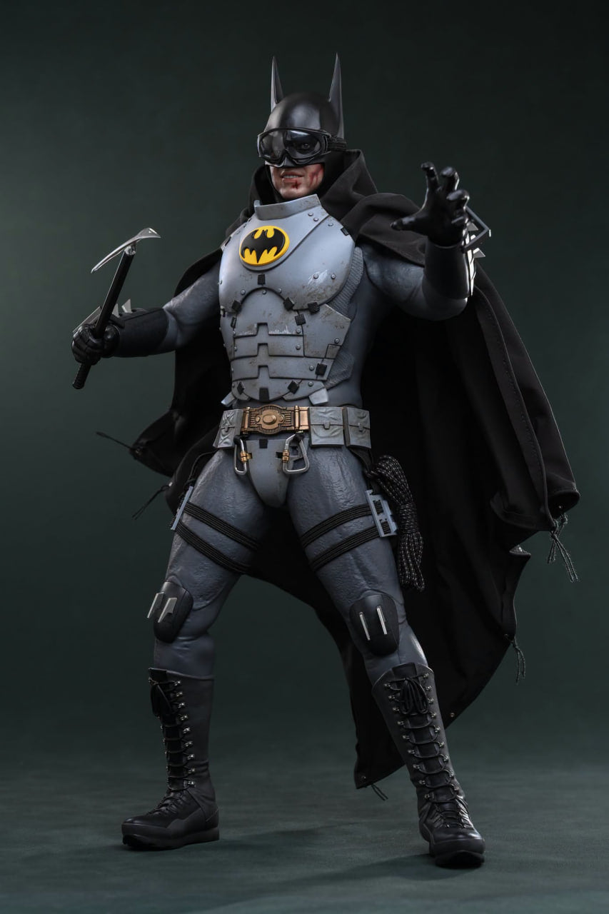 READY🔥Hot Toys MMS897 The Flash - Batman (Arctic Suit) 1/6th Collectible Figure [Hot Toys Exclusive]